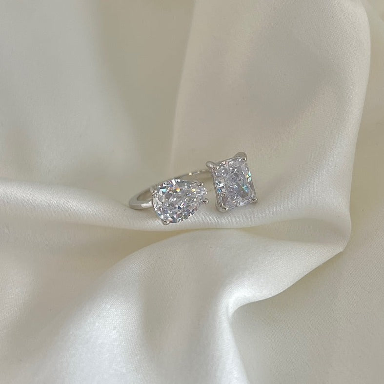 Elsa Radiant Cut Diamond Engagement Ring - Luxora London